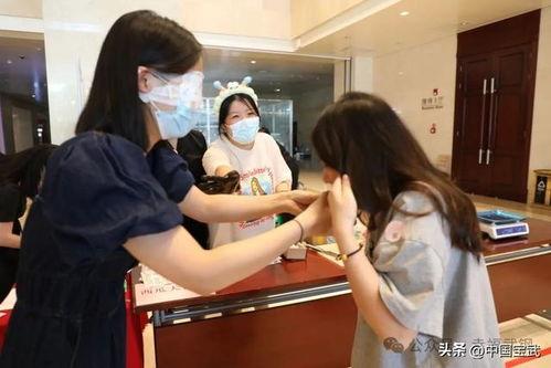 广西小表妹吃瓜事件视频,网络热议背后的真相揭秘