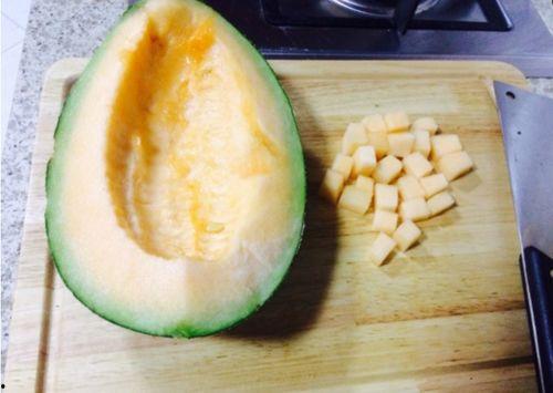 农夫吃哈密瓜视频大全,视频大全带你领略瓜果美味