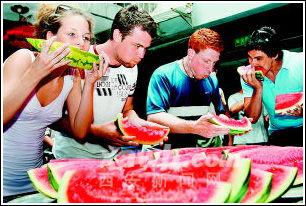 古镇视频吃瓜,视频吃瓜背后的风味传奇