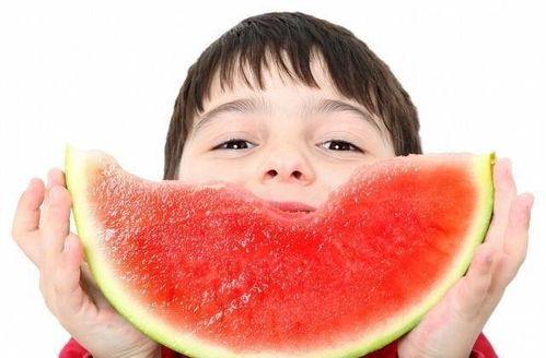 西瓜视频一岁宝宝吃瓜,甜蜜瓜果开启味蕾之旅